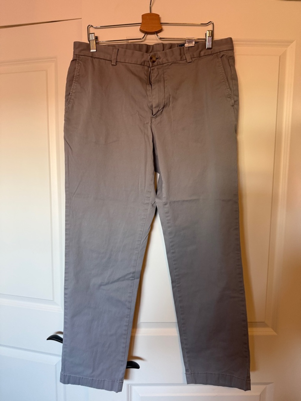 gray vineyard vines pants in a size 36x32
